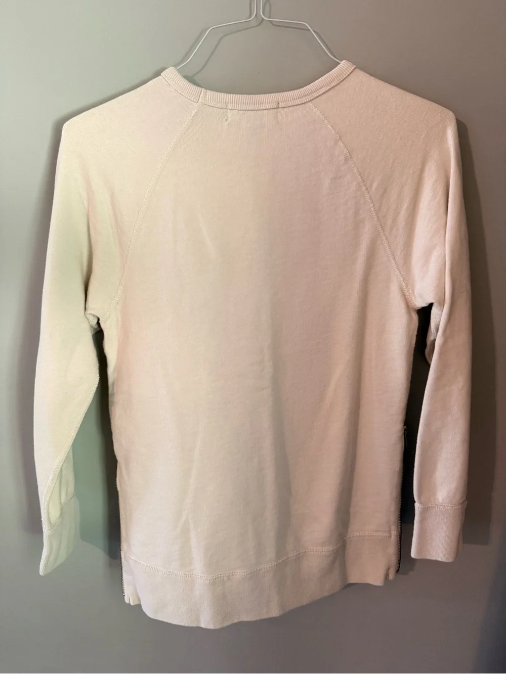 J crew cream crew neck sweatshirt. Cream color. Size xxs. Zippers on side